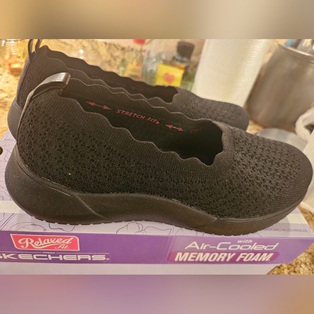 Skechers Women's Black Stretch Fit Sneakers